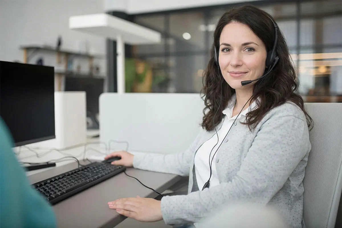 Mujer contact center